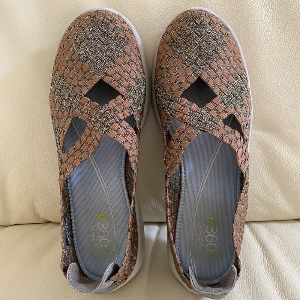 Easy Spirit 360 Tan and Gold Woven Stretch Loafers